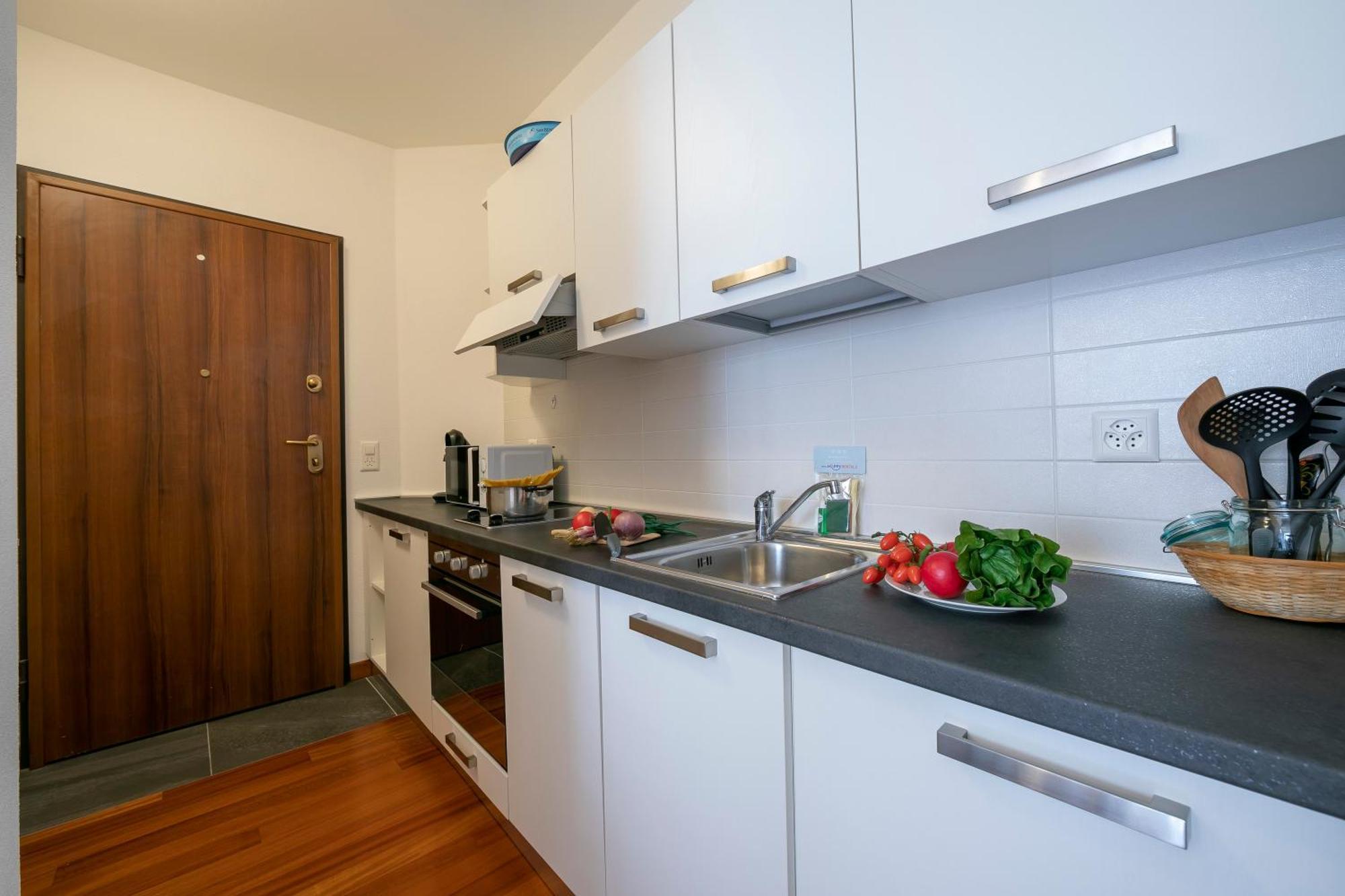 Moonlight - 150M From The Lake - Happy Rentals لوغانو المظهر الخارجي الصورة